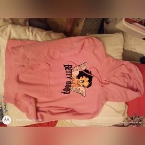 Pink Betty boop sweatshirt medium or large doesn't have that part of the tag